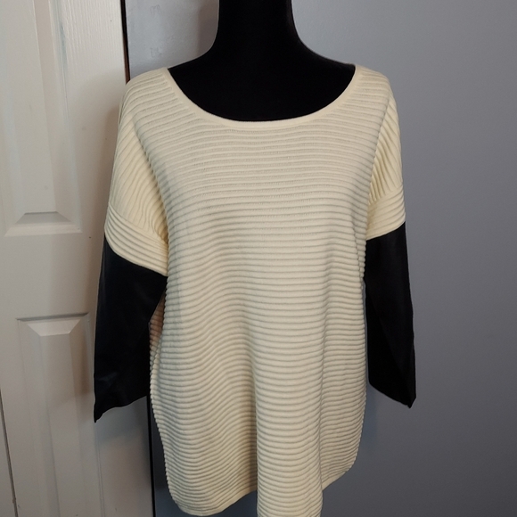 Oversized Calvin Klein Cream/Black Sweater Size Large - Picture 1 of 9